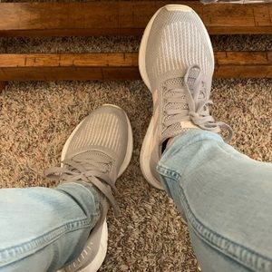 Adidas women shoes size 7 (used)